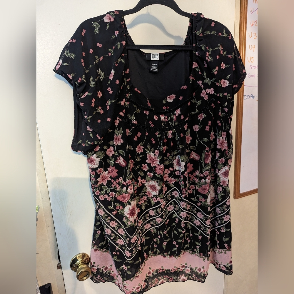 Studio 1940 Size 30/32 Cute Black and Blush Top